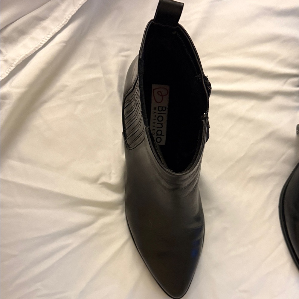 Blondo Women's Sleek Black Ankle Booties